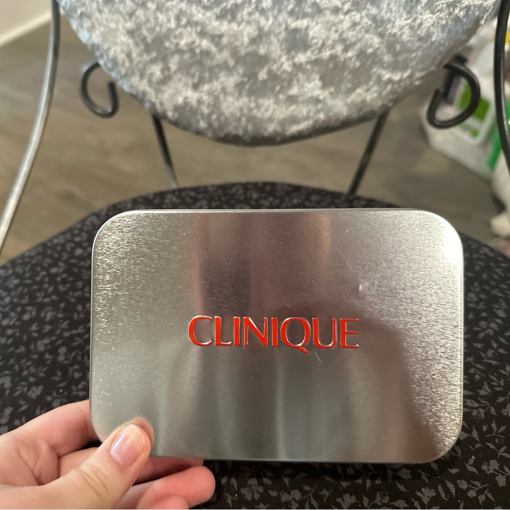 Clinique Metallic Holiday Tin